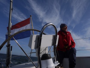 Jeike aan het roer op de Waddenzee